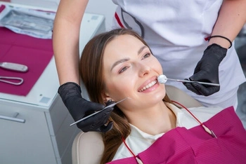 Teeth Whitening on Veneers check